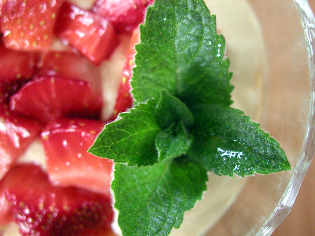 Caipirinha de Morango (sem álcool) Caipirinha de Morango (sem álcool)