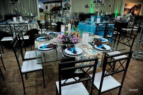 casamento com decoração marrom e azul 