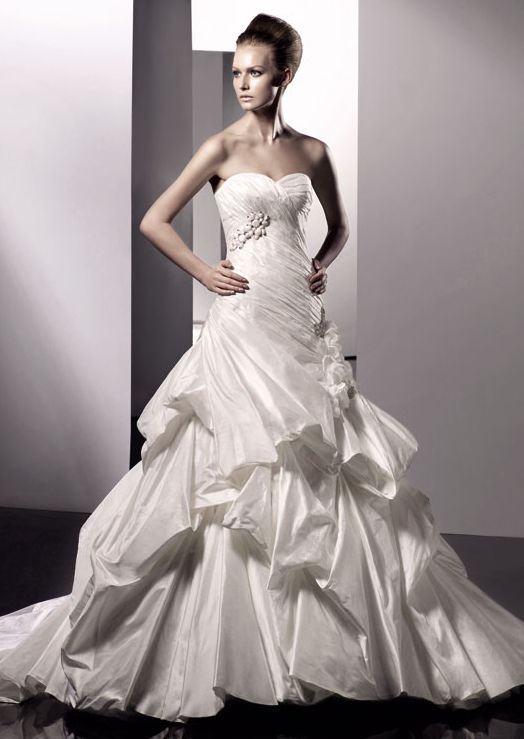 45 Inspirações para a escolha do vestido de noiva (coleção 2011)