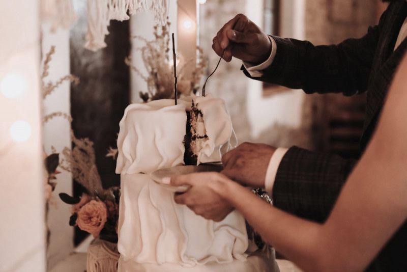 Tradições de casamento - corte do bolo 